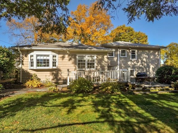 12 Oak Ridge Cir, Weymouth MA 02188