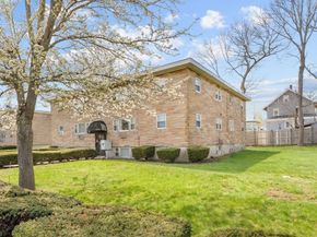 20 Auna Dr 7, Brockton MA 02301