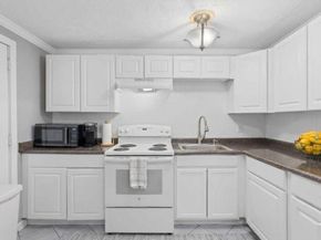 20 Auna Dr 7, Brockton MA 02301
