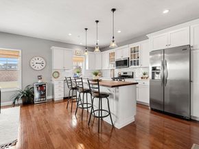 38 Stonehaven Dr, Weymouth MA 02190