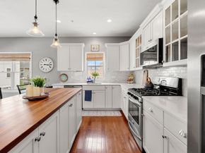 38 Stonehaven Dr, Weymouth MA 02190