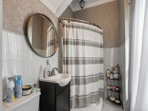 43 Plymouth, Holbrook MA 02343