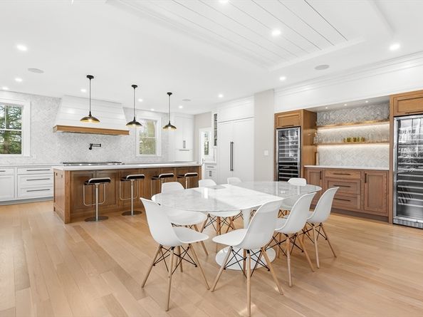 5 Skyview Rd, Lexington MA 02420