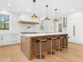 5 Skyview Rd, Lexington MA 02420