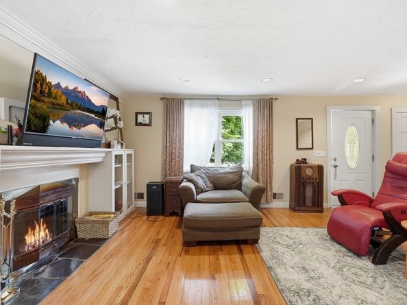 13 Stagg Dr, Natick MA 01760