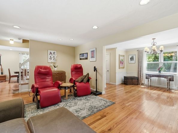 13 Stagg Dr, Natick MA 01760