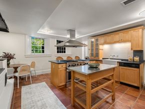 33 Chestnut St, Salem MA 01970