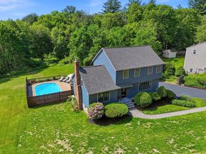 208 Chapman Rd, Tewksbury MA 01876