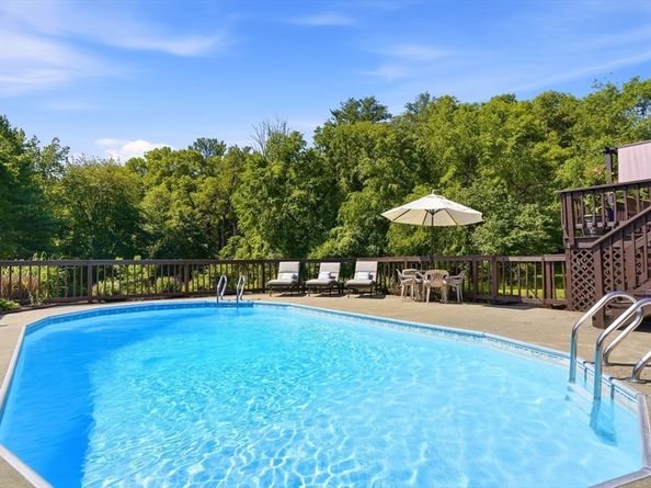 208 Chapman Rd, Tewksbury MA 01876