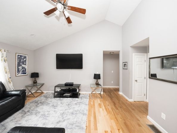 1 Lake Whittemore Dr, Spencer MA 01562