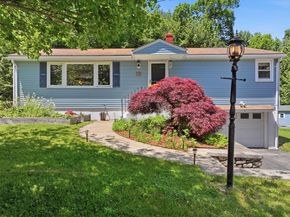 46 Pinecroft Ave, Holden MA 01520