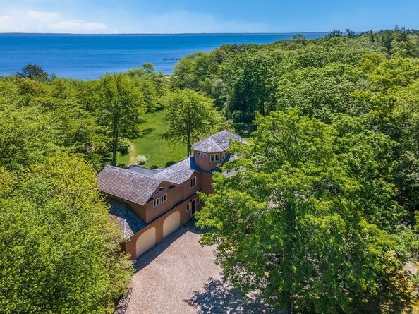 3 Beam St, Mattapoisett MA 02739