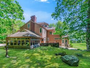 3 Beam St, Mattapoisett MA 02739