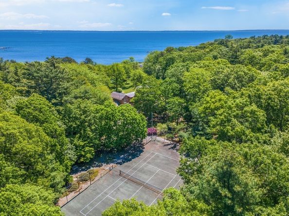 3 Beam St, Mattapoisett MA 02739
