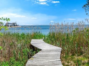 3 Beam St, Mattapoisett MA 02739