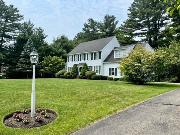 100 Fairway Dr, Halifax MA 02338