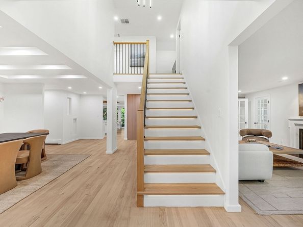 31 Alba Rd, Wellesley MA 02481
