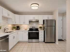 20 Heaths Ct 201, Lynn MA 01905