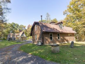 68 Lyon Rd, West Brookfield MA 01585