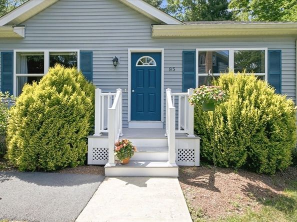 85 Lewis Ave 85, Walpole MA 02081