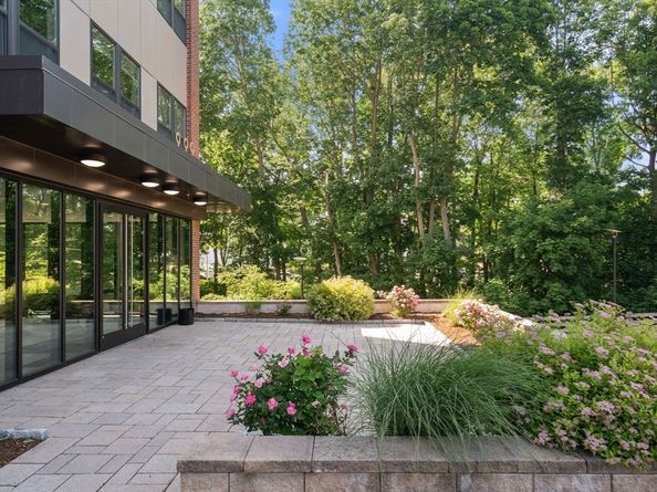 999 Hancock St 313, Quincy MA 02169