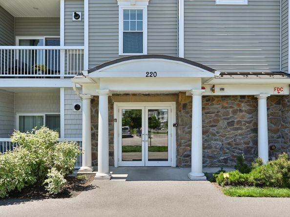 220 Martins Landing 102, North Reading MA 01867