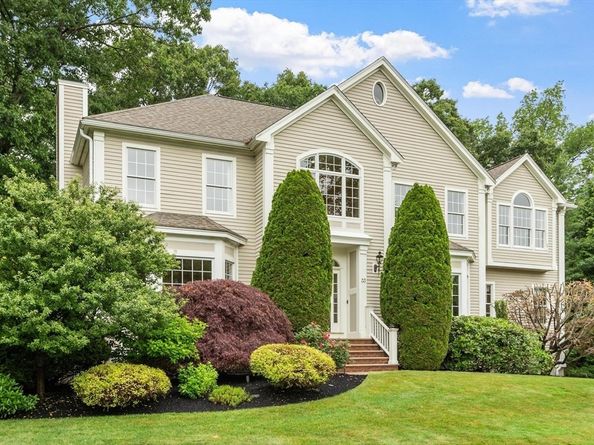 33 Nutmeg Ln, North Andover MA 01845
