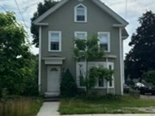 471 High St, Clinton MA 01510