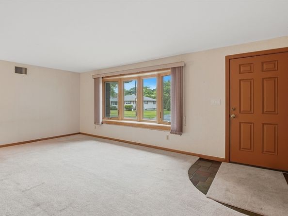 52 Thornton Road, Worcester MA 01606