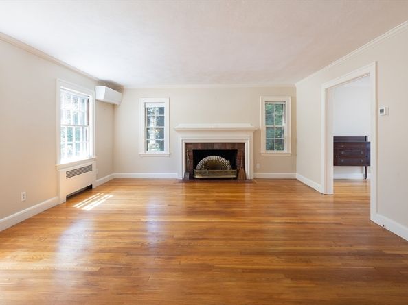 59 Hinckley Rd, Newton MA 02468