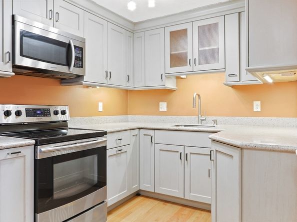 8 Riverside St 33, Watertown MA 02472