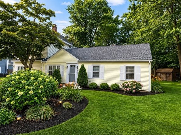 39 Birchcroft Rd, Canton MA 02021