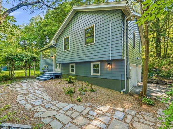 7 Hillcrest Dr, Acton MA 01720