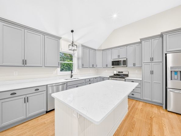 6 Mchugh Ave, Billerica MA 01821