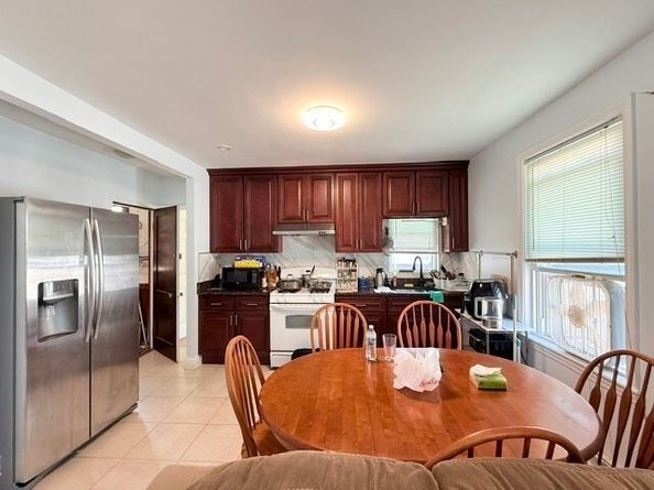 40 Woodbine St, Quincy MA 02170