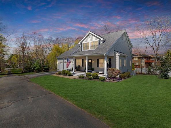 10 Charles View Lane, Medway MA 02053