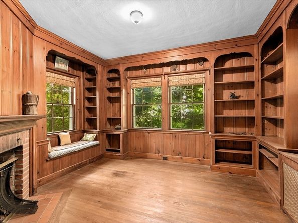 25 Hundreds Cir, Wellesley MA 02481