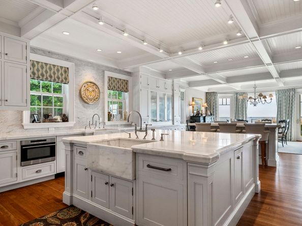 17 Crowninshield Road, Marblehead MA 01945