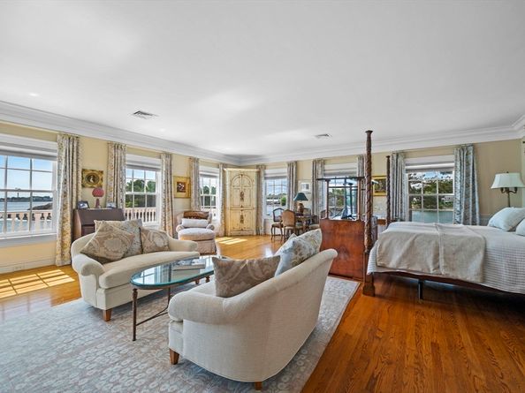 17 Crowninshield Road, Marblehead MA 01945