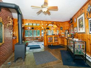 926 Old Turnpike Rd, Oakham MA 01068
