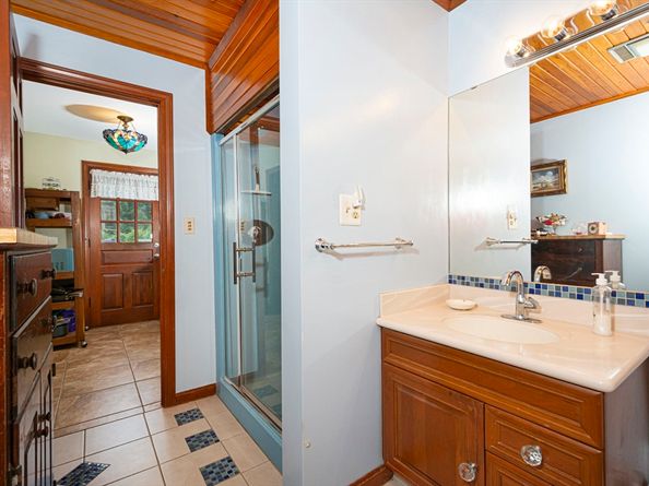 926 Old Turnpike Rd, Oakham MA 01068