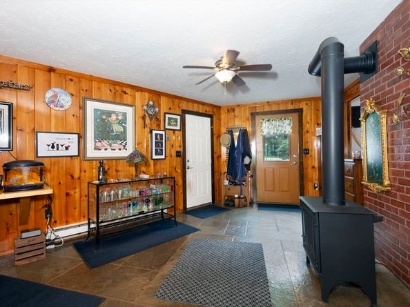 926 Old Turnpike Rd, Oakham MA 01068