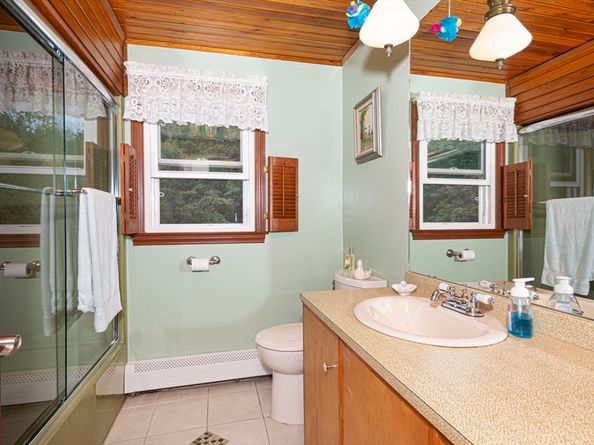 926 Old Turnpike Rd, Oakham MA 01068