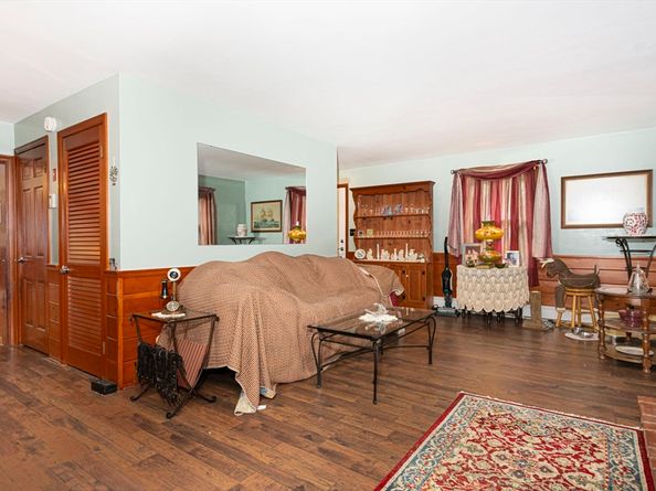 926 Old Turnpike Rd, Oakham MA 01068