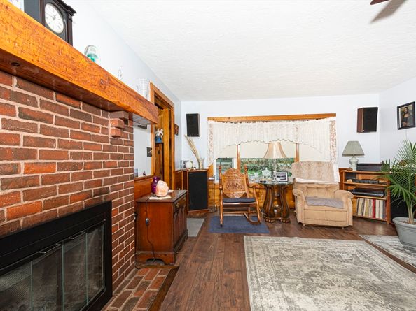 926 Old Turnpike Rd, Oakham MA 01068