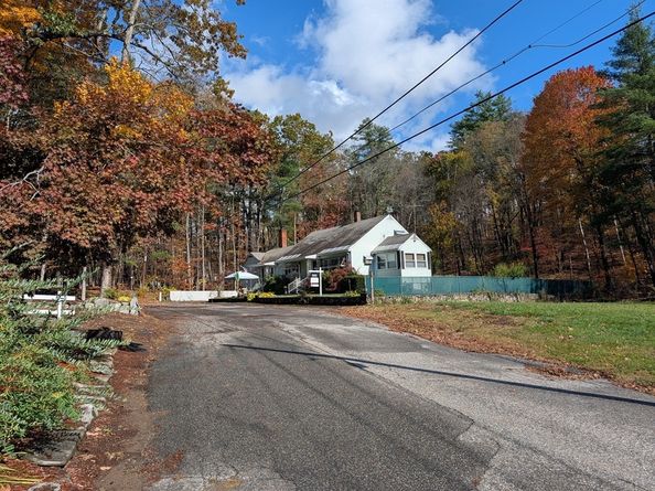 216 Fiske St, Southbridge MA 01550
