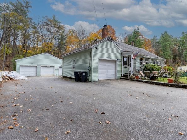 216 Fiske St, Southbridge MA 01550