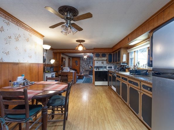 216 Fiske St, Southbridge MA 01550