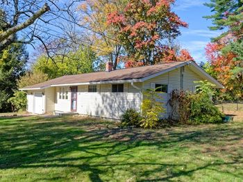 32 Colonial Way