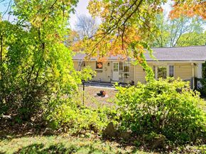 32 Colonial Way, Holliston MA 01746